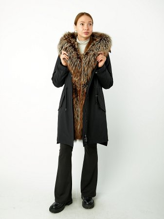 Удлиненная парка с отделкой мехом лисы