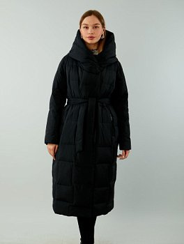 Длинный пуховик с капюшоном