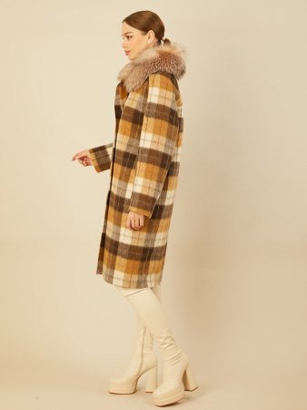 Зимнее двубортное пальто с отделкой мехом лисицы