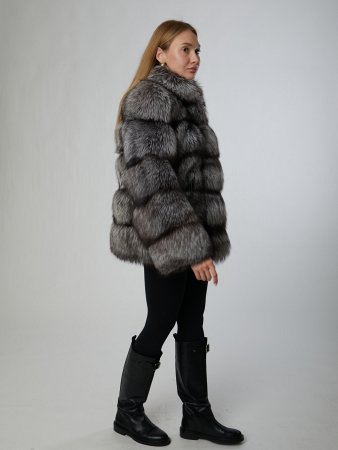 Укороченная шуба из меха чернобурой лисы