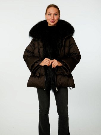 Пуховик с капюшоном и отделкой мехом лисицы