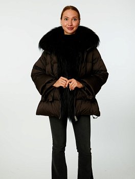 Пуховик с капюшоном и отделкой мехом лисицы