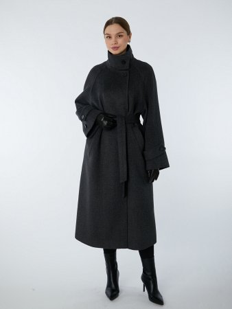 Демисезонное пальто с воротником стойкой и поясом