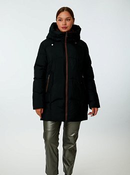 Пуховик женский с капюшоном 