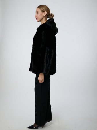 Укороченная шуба из меха норки с капюшоном