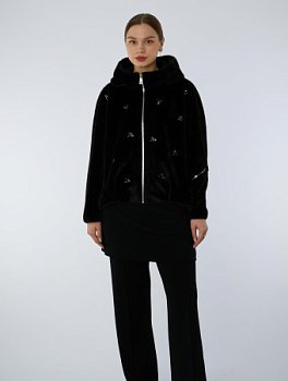 Меховая экодубленка с капюшоном