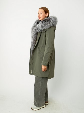 Удлиненная парка с отделкой мехом чернобурой лисы