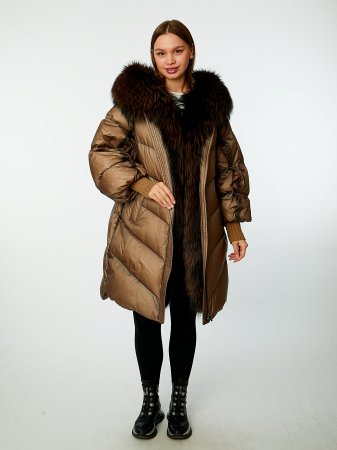 Пуховик с капюшоном и отделкой мехом лисицы